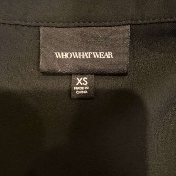 Who What Wear Button Down Sleeveless Blouse - Picture 5 of 6